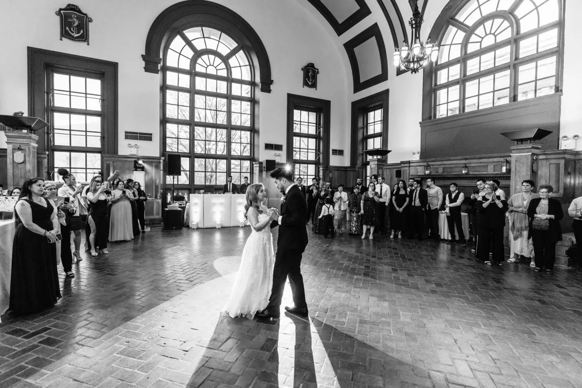 Bride and grom first wedding reception dance