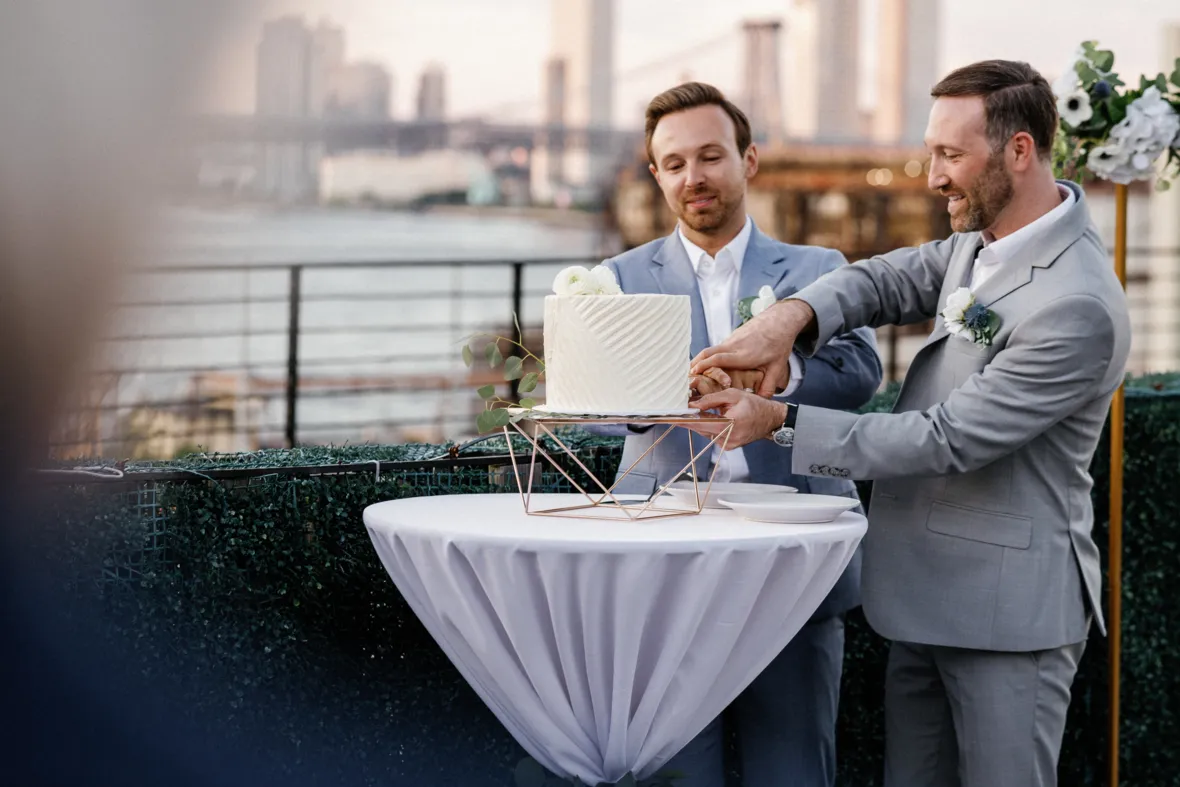 Grooms cutting the cake